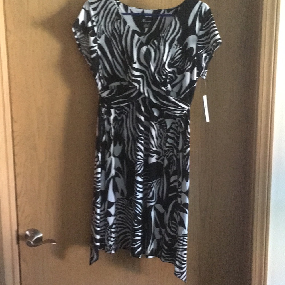 NWT - AB Studio Dress size Large ( Black & White)